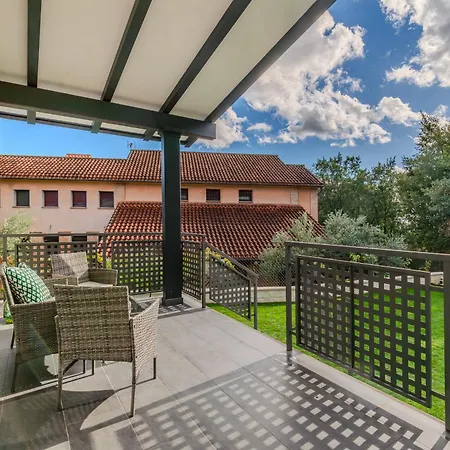 Διαμέρισμα Singulares Maestro24